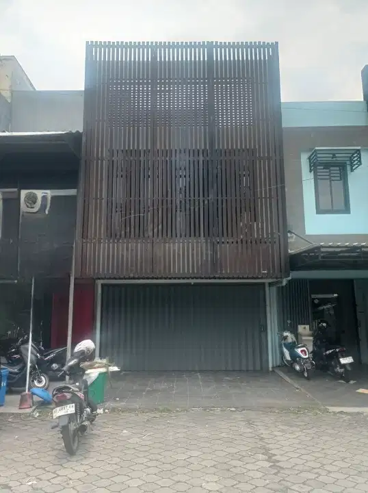 Ruko 2Lantai Free 5 AC Dekat Mayjend Sungkono dan Ciputra World