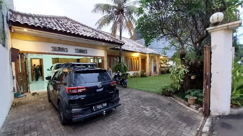 Rumah Mewah Kemang nuansa Villa Bali akses Strategis