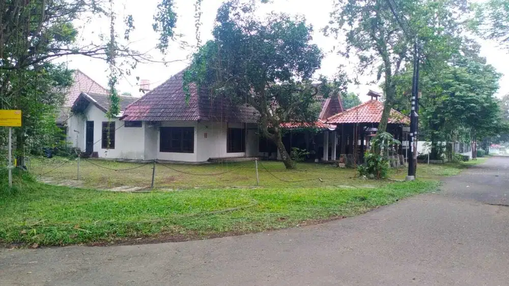 DIJUAL RUMAH BOGOR HOEK LUAS DAN LINGKUNGAN ASRI