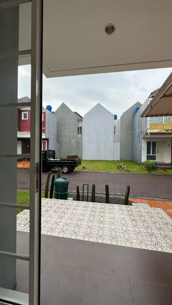 Dijual rumah cantik 2+1 kamar tidur di BSD City