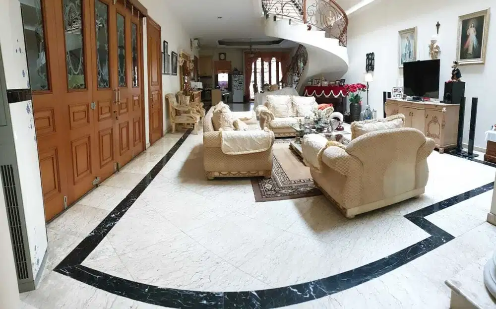 Rumah Sunrise Garden Semi Furnish Jakarta Barat