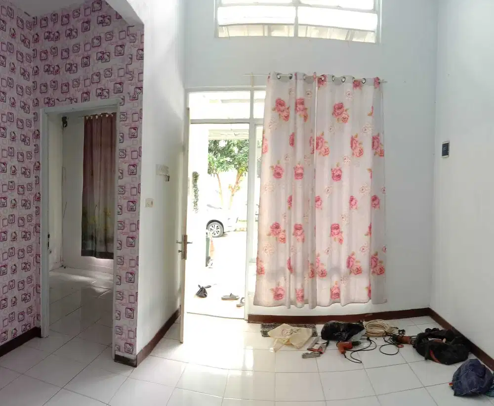 Dijual rumah 1lt ceiling tinggi, carport ber canopy Aryana Karawaci