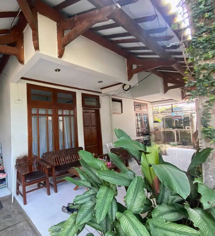 DIJUAL CEPAT RUMAH PINGGIR JALAN RAYA DI PEMUKIMAN ASRI PONDOK LABU