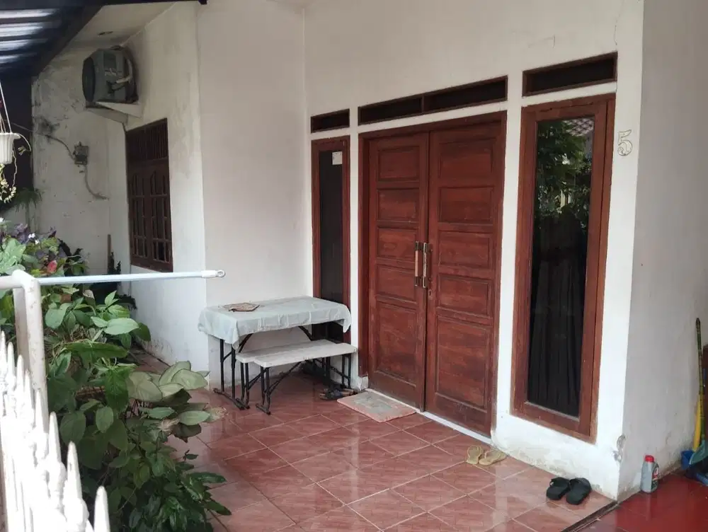 Di jual cepatrumah 2 lantai di serua