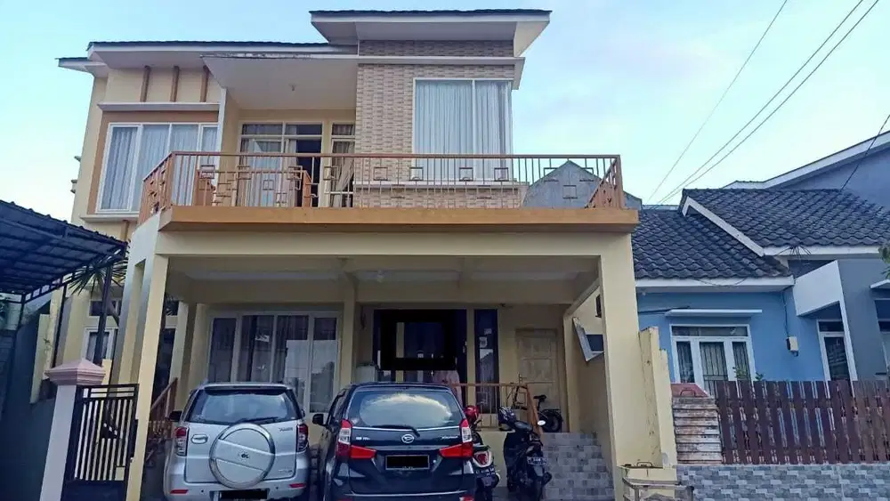 rumah cantik minimalis 2 lantai di sepinggan pratama