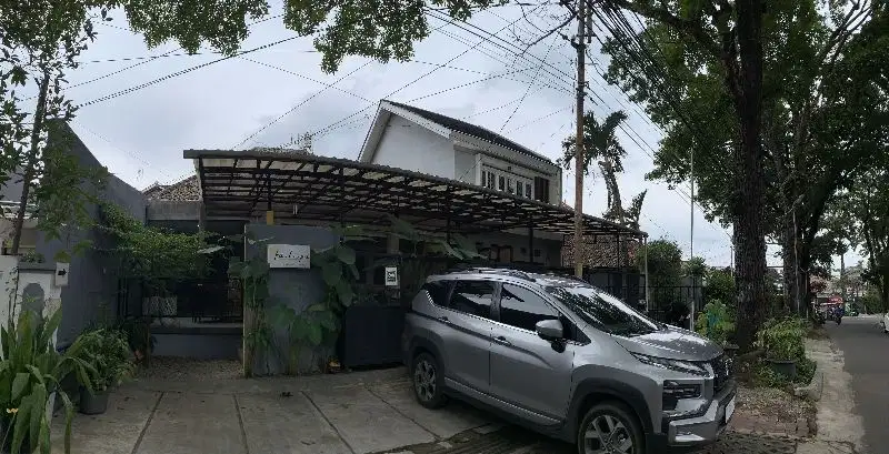 Rumah dan Kafe di Premium Area Jantungnya Kota Bandung