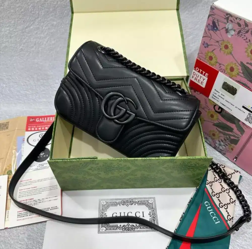 TAS Gucci MARMONT ALL BLACK GC