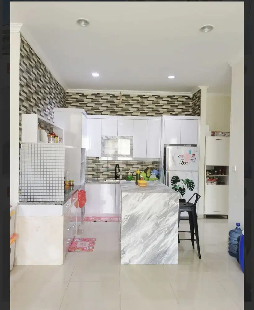 Dijual Rumah BUTUH UANG  siap huni Gading serpong