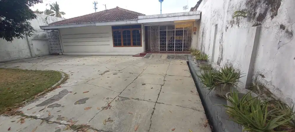 Dijual Rumah Lama Bagus Siap Huni Mainroad jalan Laswi Bandung Kota