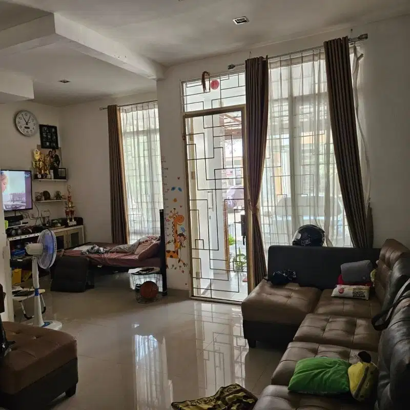 dijual rumah siap huni di garden Ville Citra Raya 2,5 lantai