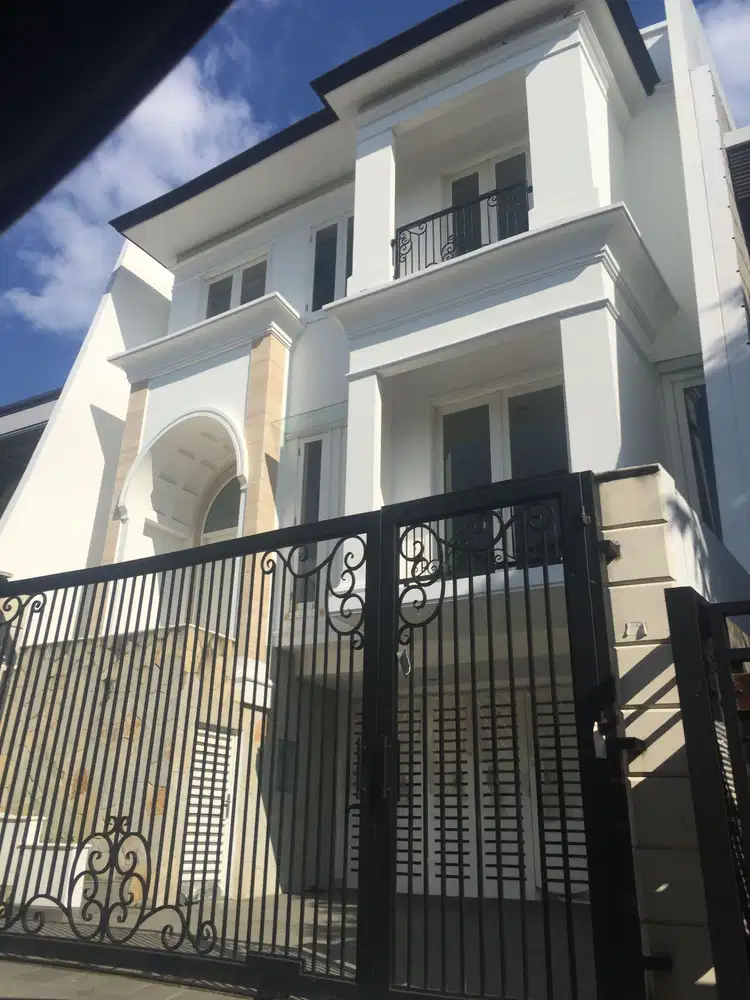 Rumah Baru nan Mewah di Puri Kencana