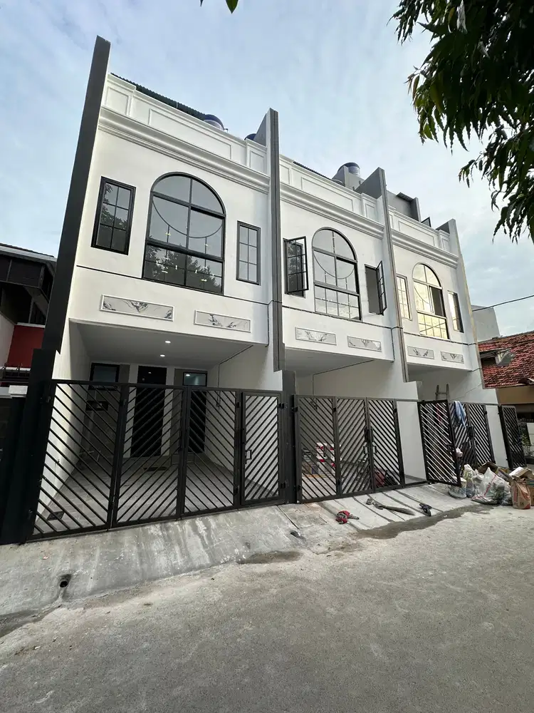 Dijual Rumah Baru di Tanjung Duren Bebas Banjir Row 3 mobil