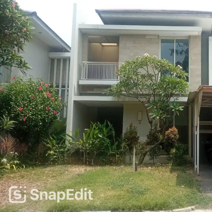 Rumah bagus 2 lantai di Puribotanical cluster Eugenia