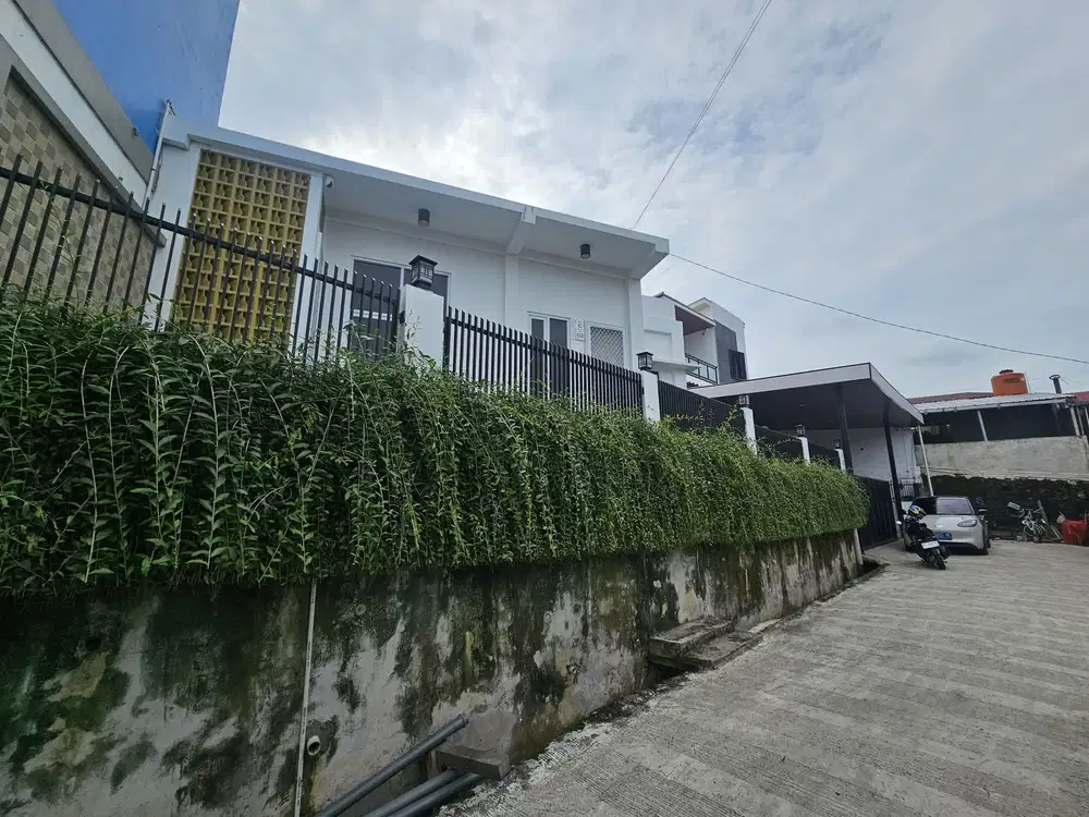 rumah megah dan minimalis cocok untuk hunian atau kantor.