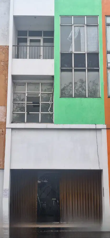 Gading Serpong Boulevard. Ruko 3 Lantai. jl.Boulevard.