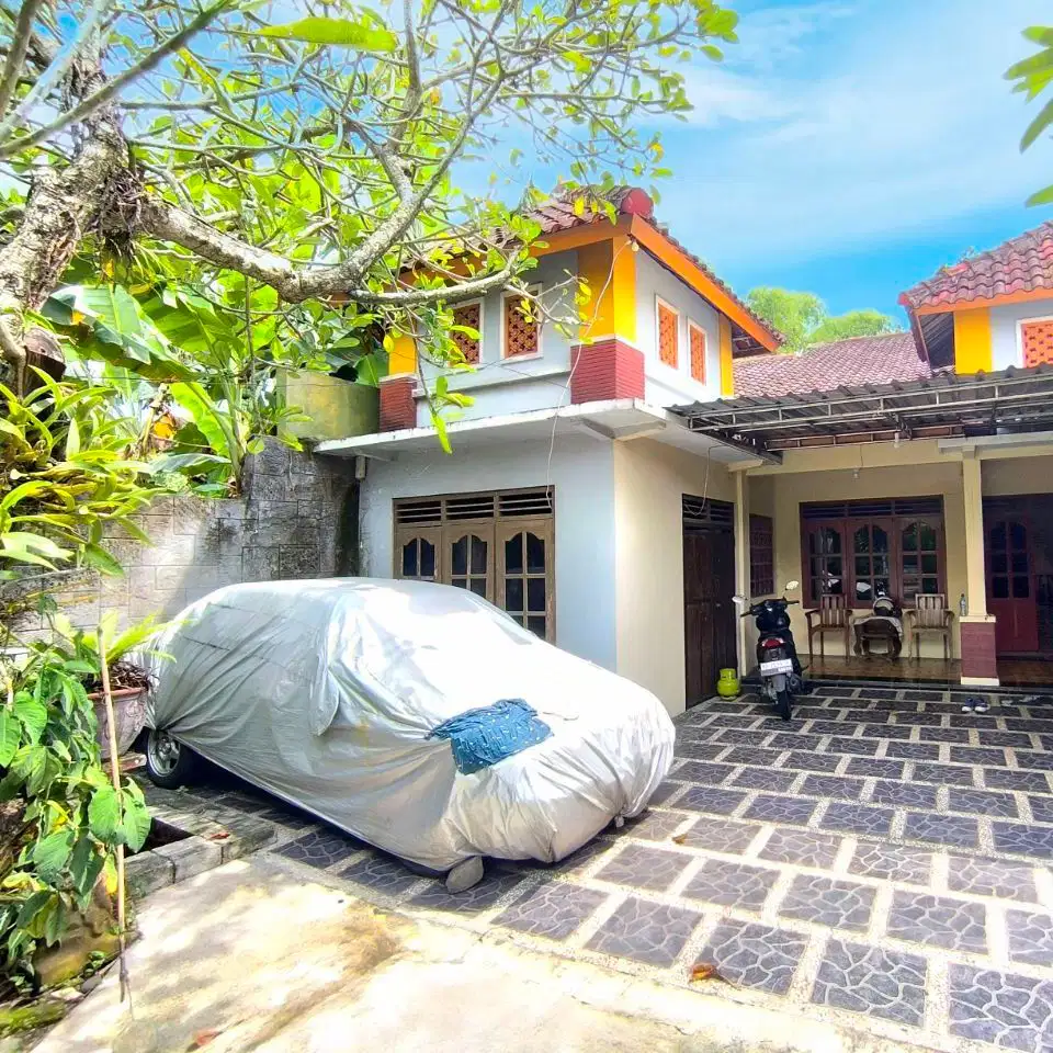 Rumah plus ruang usaha di lingkungan nyaman dekat Rs Dr Oen