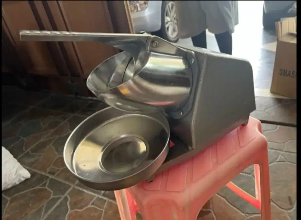 Mesin ice crusher