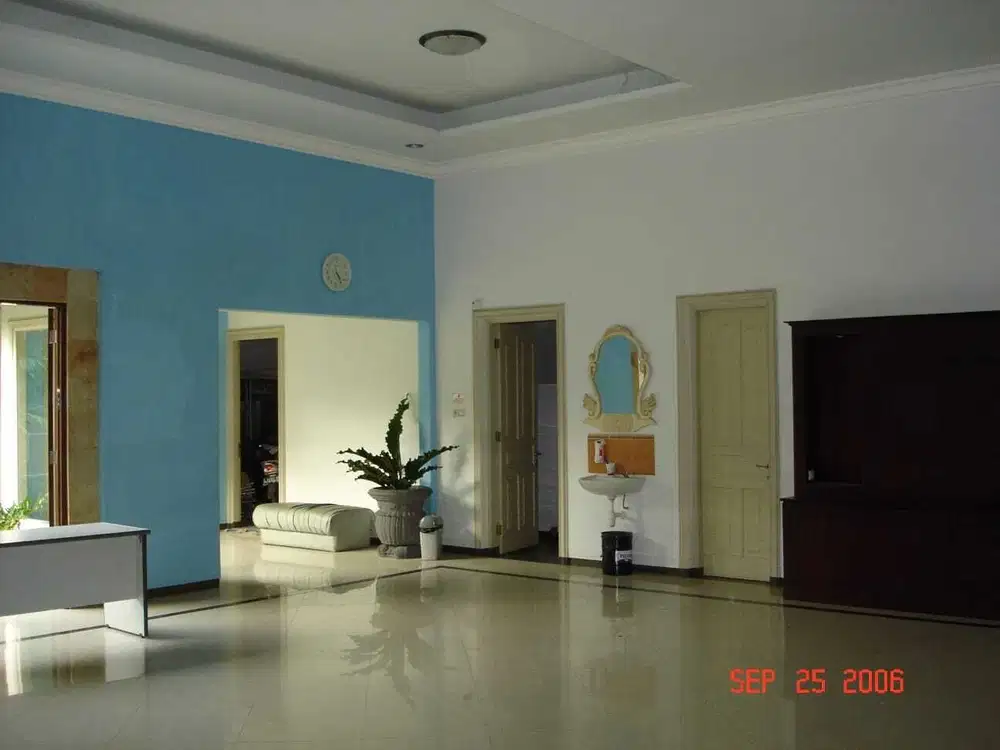 Disewakan Rumah Luas di RA Kartini, Cocok untuk Kantor atau Usaha