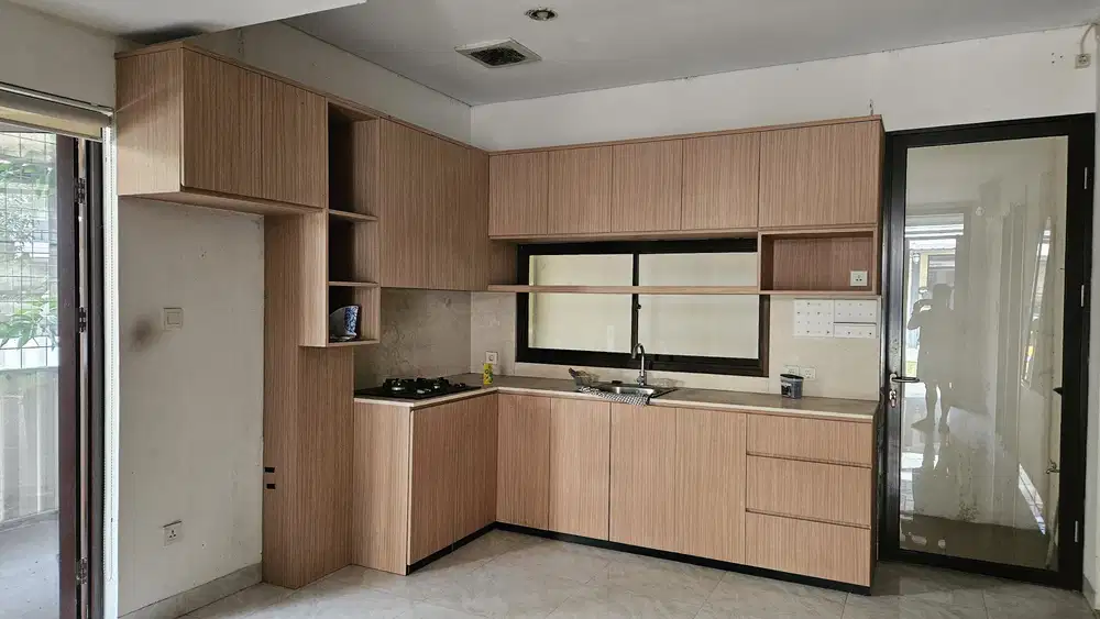 Dijual cepat rumah 2 lantai posisi hook Lavon 1 Swan City