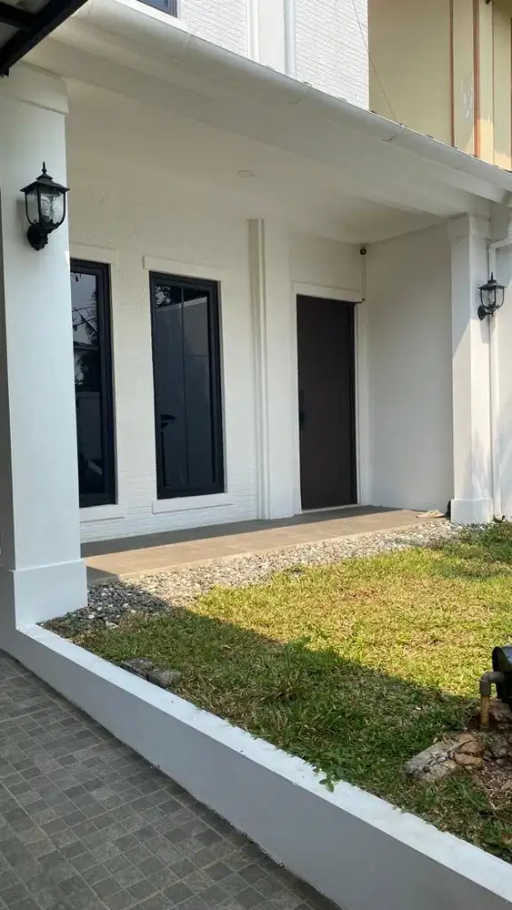 DIJUAL RUMAH LEBAR 10m MODERN CLASSIC FULL RENOV FURNISH LOKASI OKE