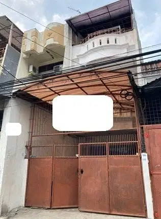 Rumah di Area Jelambar, Lokasi Strategis, Kondisi Semi Furnish