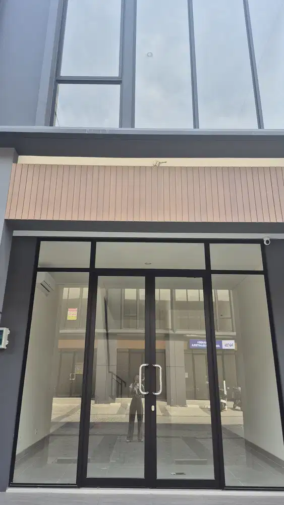 DISEWA Ruko Hampton 3 Lantai