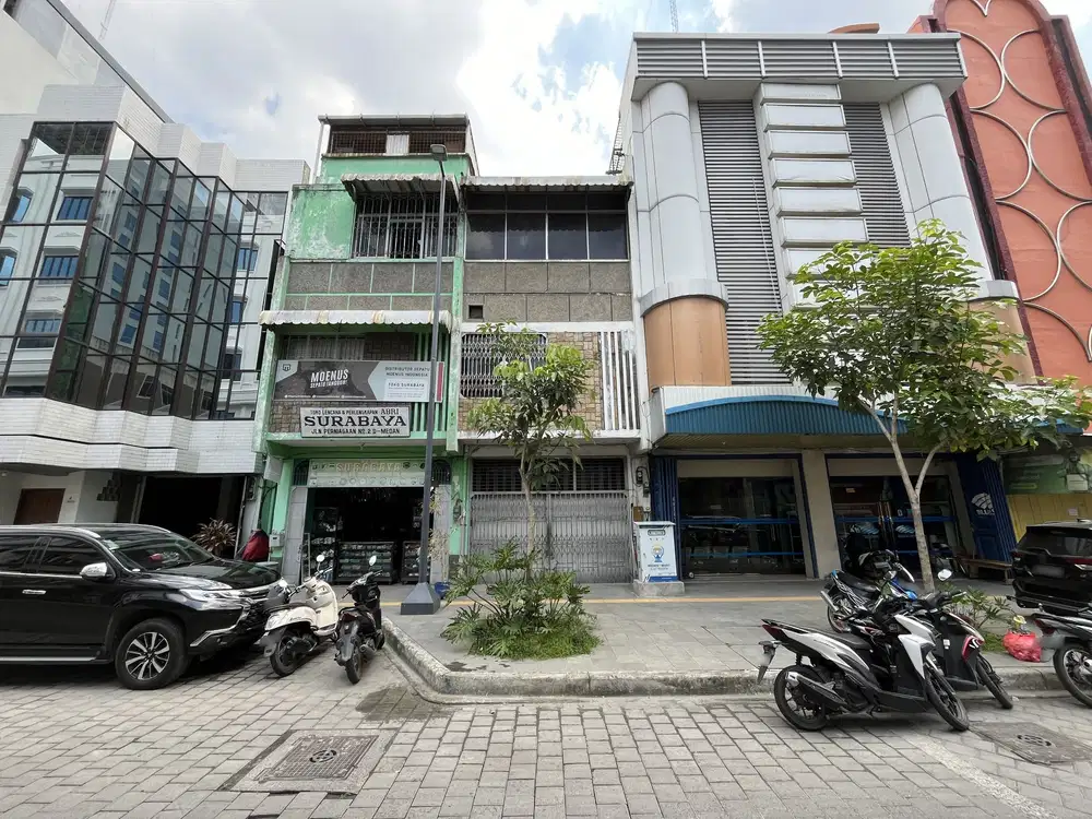 Ruko di Jalan Perniagaan