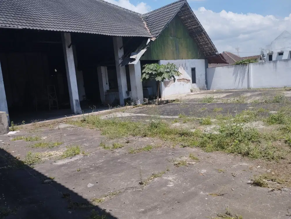 TANAH DEKAT PASAR PAKISAJI HARGA 900 PER METER BONUS BANGUNAN