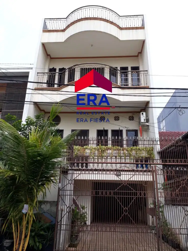 Rumah 3 Lantai Taman Semanan Indah Hadap Timur Siap Huni