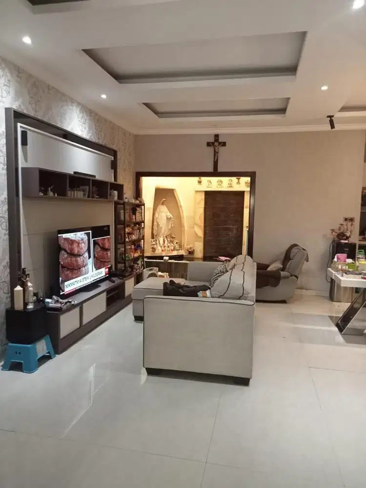 Dijual Rumah 2 1/2 Lt di Taman villa Meruya Jakarta Barat