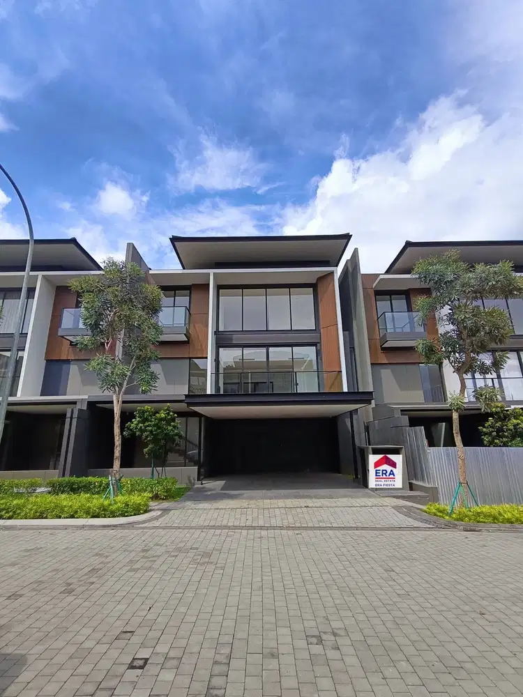 DIJUAL CEPAT RUMAH 3 LANTAI Laurel, Navapark BSD TANGERANG 12x23 PPJB