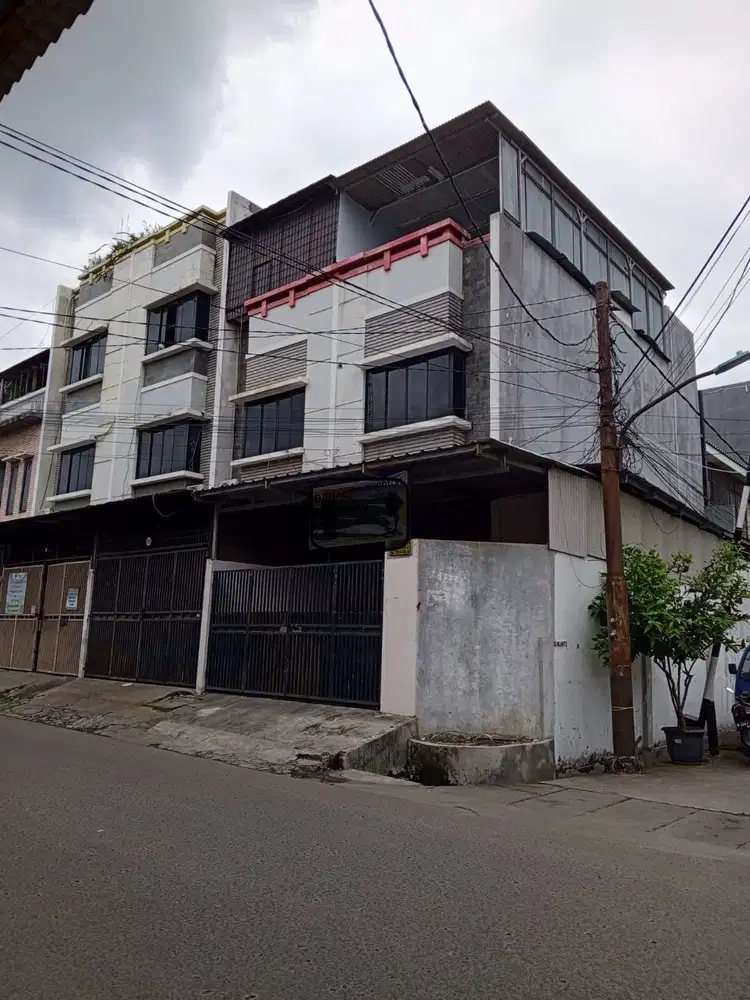 TURUN HARGA RUKO JELAMBAR, POSISI HOEK, HADAP UTARA, COCOK UNTUK USAHA