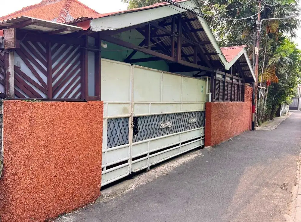 RUMAH 12X21 STRATEGIS SHM JALAN LEBAR DI KEMAYORAN