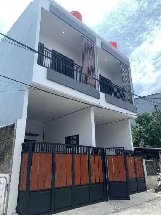RUMAH 2 LANTAI SIAP HUNI, DI CIPONDOH MAKMUR