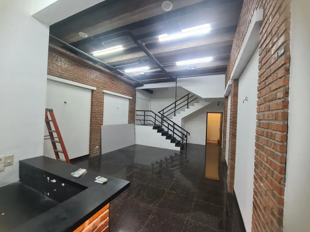 RUKAN RUKO PERMATA SENAYAN 4 LANTAI HADAP JALAN RAYA LOKASI STRATEGIS