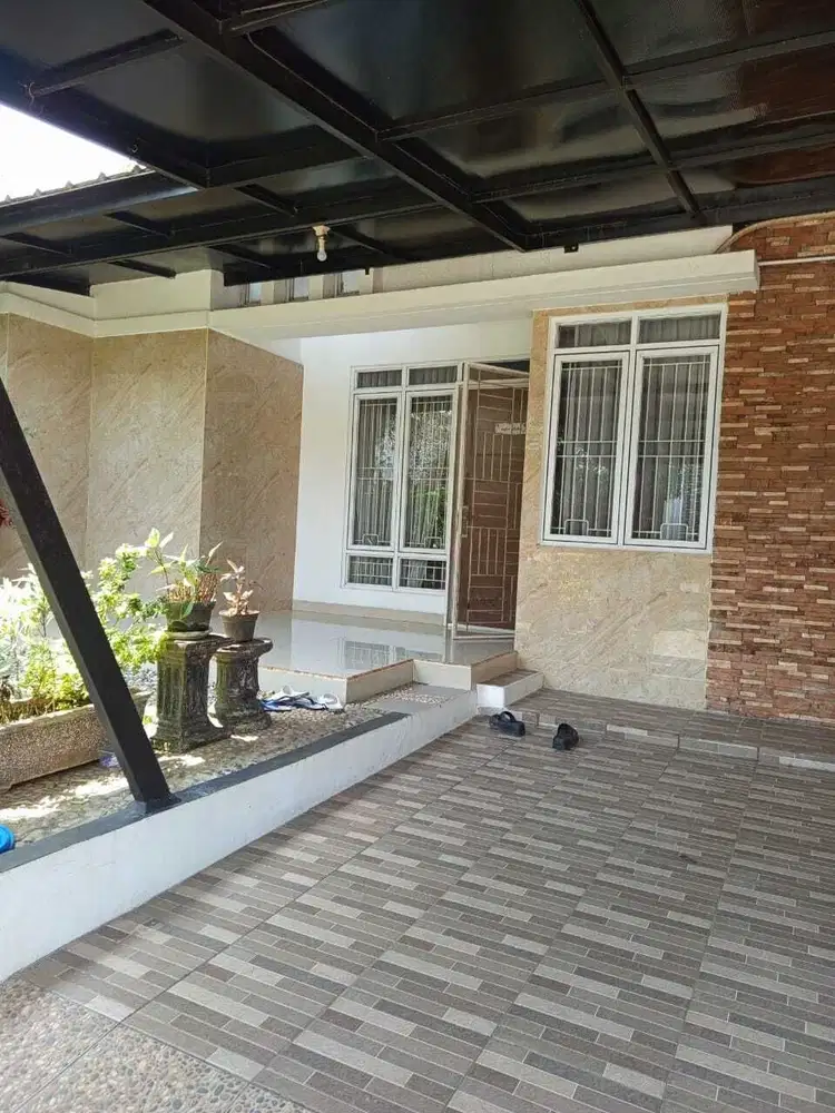 Di jual rumah hook cantik siap huni full furnish metland