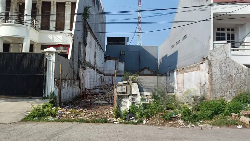 TANAH 200 meter pinggir jalan boulavard