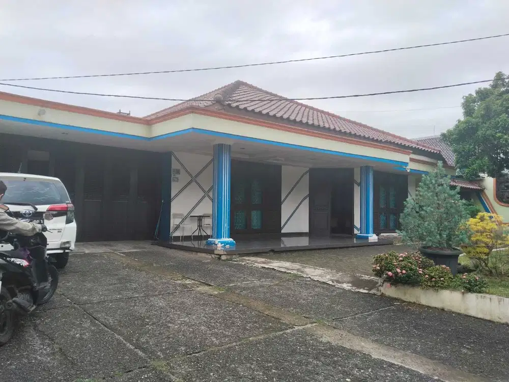 Rumah besar rapih dan terawat di Kota Bogor dekat Mall Warung Jambu