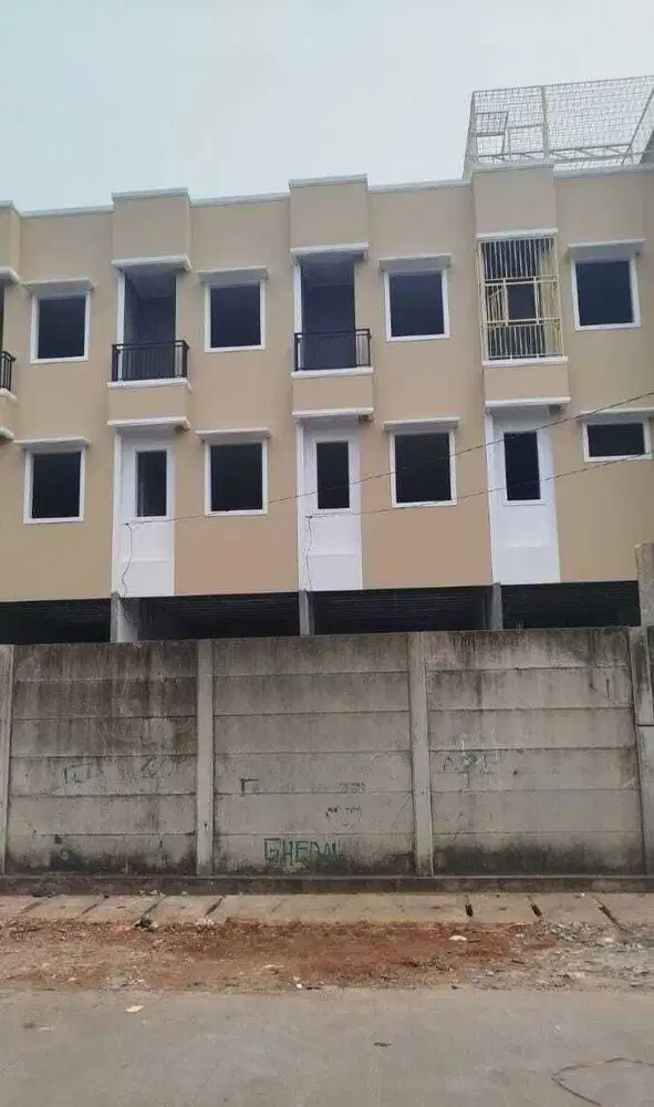 RUKO 4 LANTAI BANGUNAN BARU LOKASI JELAMBAR JAKARTA BARAT