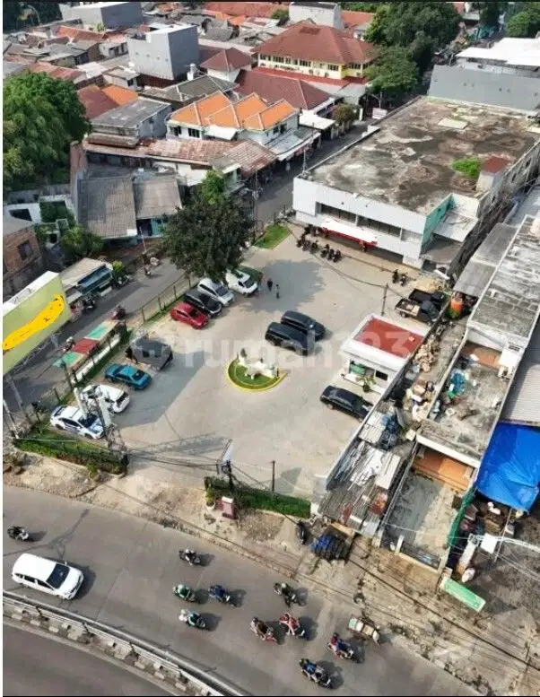 DISEWAKAN RUANG USAHA DI KRAMAT JATI HOEK EX SHOWROOM PARKIR LUAS