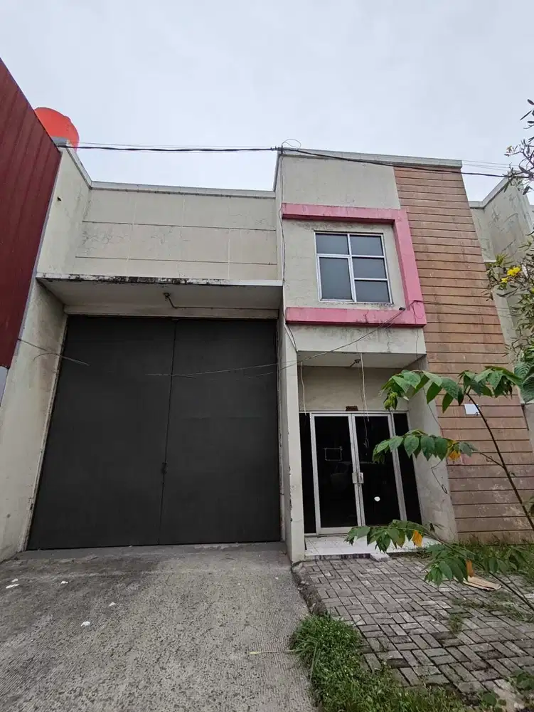 Gudang Siap Pakai di Pergudangan Surya Kadu Jatake