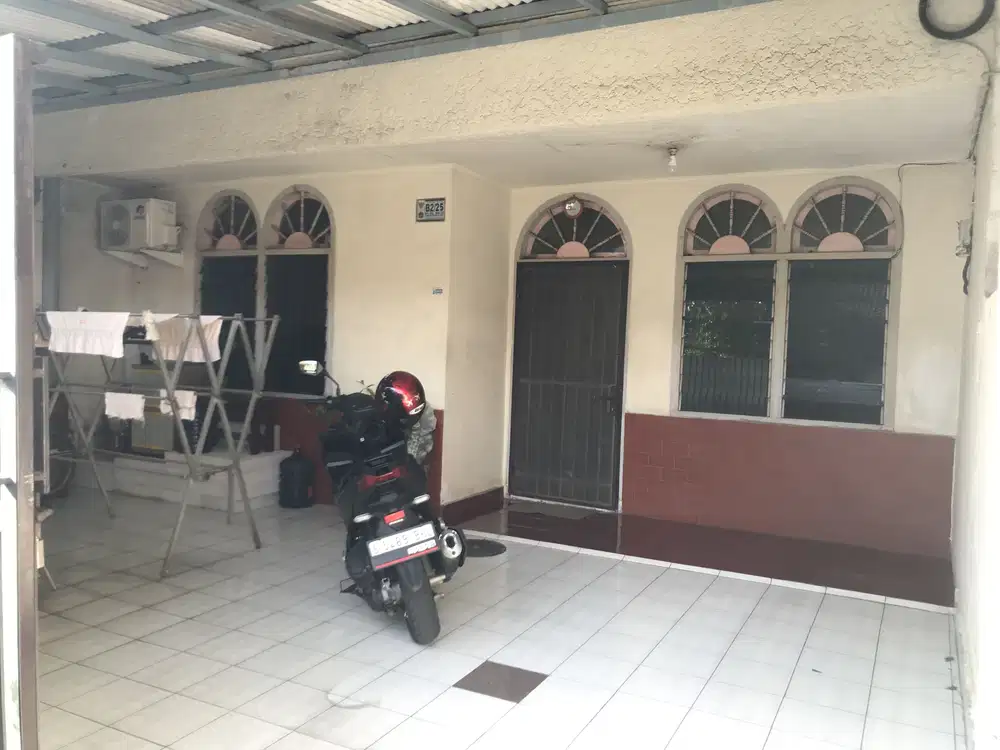 Di jual Tanah bonus Rumah, Taman Kota. JakBar