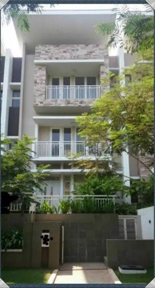Rumah sherwood residences ada kolam renang kelapa gading