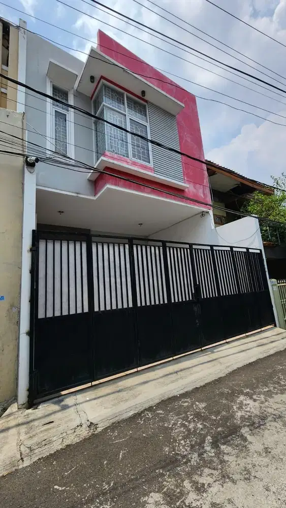 Rumah siap huni :  Full Furnish. 2,5 lantai. Tanjung Duren Dalam