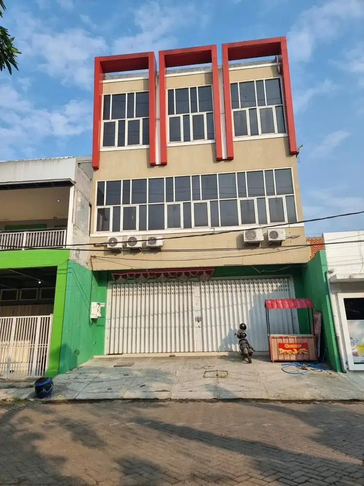 Ruko siap pakai cocok untuk usaha apapun, lokasi strategis pusat kota