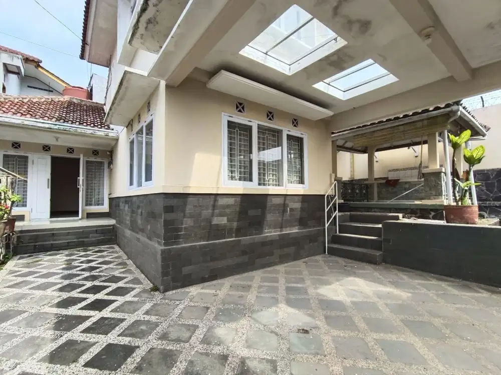 RUMAH DIJUAL POSISI HOOK DI CIWARUGA DEKAT PONDOK HIJAU BANDUNG UTARA