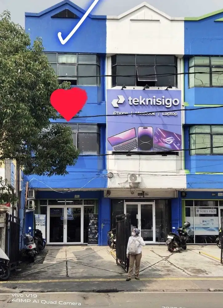 Disewakan Ruko di Jl. Raya Tanjung Duren, Jakarta Barat.