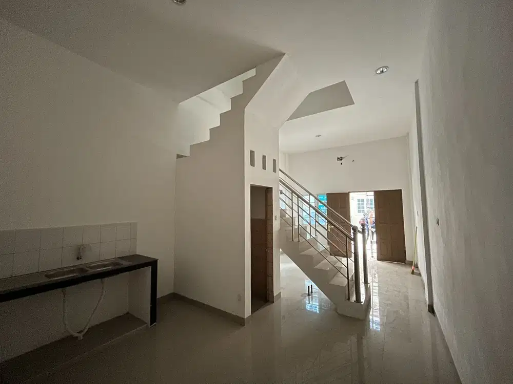 Dijual rumah di komplek perbatasan palace