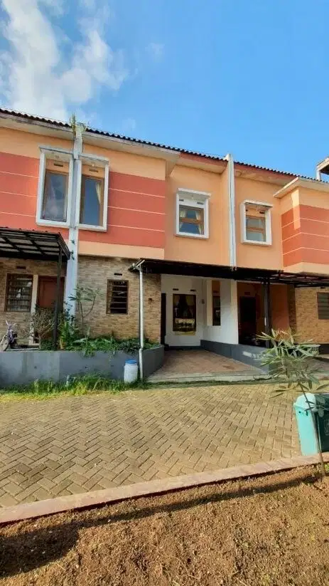 TURUN HARGA Rumah Siap Huni Terawat 2 lantai di Sariwangi Dekat Polban