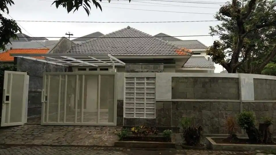 Rumah HOOK Tenggilis Bagus Siap Huni
